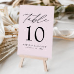 Lavender Lila Moderne Hochzeit<br><div class="desc">Moderne, minimalistische Hochzeitskarten mit modernem, schwarzem Schriftzeichen mit "Table" in moderner Kalligraphie-Schrift. Das Design verfügt über einen lila Hintergrund oder eine Farbe Ihrer Wahl. Das Design wiederholt sich auf der Rückseite. Um die Tischkarten zu bestellen: Fügen Sie Ihren Namen, Ihr Hochzeitstag und Ihre Tischnummer hinzu. Fügen Sie jede Nummer einzeln...</div>