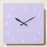 Lavender Lila Script Monogram Girlanden  Quadratische Wanduhr<br><div class="desc">Starten Sie die Lila Skriptmonogrammnamensuhr. Das macht den perfekten 16 Geburtstag,  Hochzeit,  Brautparty,  Jubiläum,  Babydusche oder Junggeselinnen-Abschied Geschenk für jemanden,  der Lieben glamourösen Luxus und schicke Stile.</div>