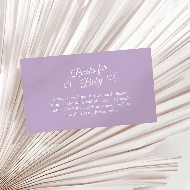 Lavender Minimalistisch Baby Shower Books Begleitkarte (Lavender Minimalist Baby Shower Books for Baby Enclosure Card on a sunny neutral dry palm leaf.)