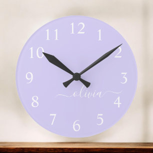 Lavender Purple Modern Script Girly Monogram Name Große Wanduhr