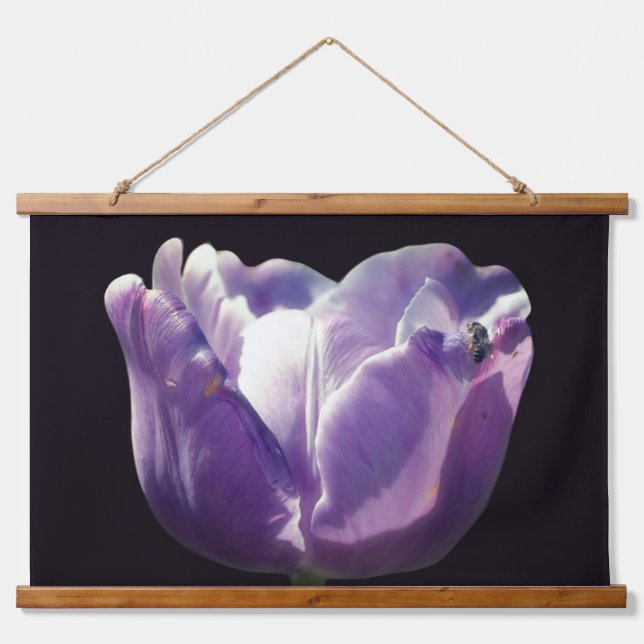 Lavender Tulip With Tiny Bee Close Up  Wandteppich Mit Holzrahmen (Vorne)