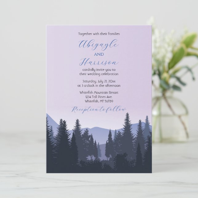 Lavender und Dusty Blue Mountain Wedding Einladung (Stehend Vorderseite)