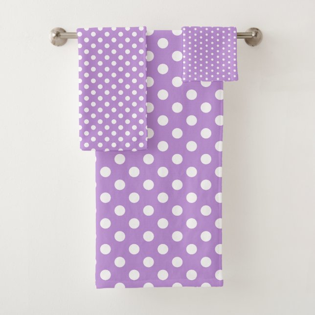 Lavender und White Polka Dot Badhandtuch Set (Insitu)