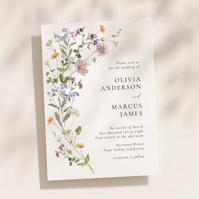 Lavender Wildflower Spray Refined Wedding Einladung (Airy wildflower spray wedding invitation with elegant serif typography and soft watercolor florals)