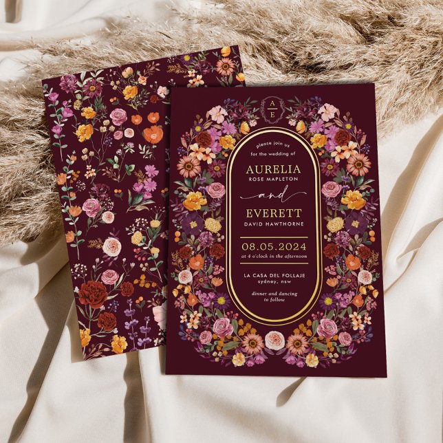 Lavish Burgundy Wildblumen Monogram Wappen Wedding Folieneinladung (Von Creator hochgeladen)