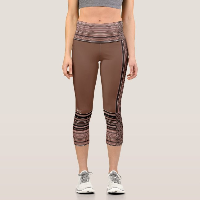 LavishyOn Monogram Brown Taupe PinstripeStonewash Capri Leggings (Vorderseite)