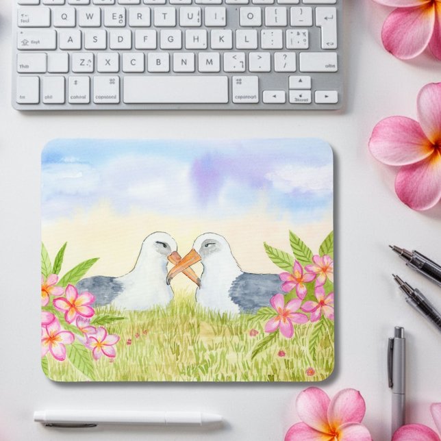 Laysan-Albatros mit rosa Plumerien Mousepad (Von Creator hochgeladen)