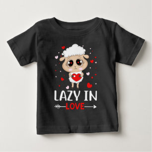 Lazy in Liebe Sheep für Valentinstag Singles Baby T-shirt