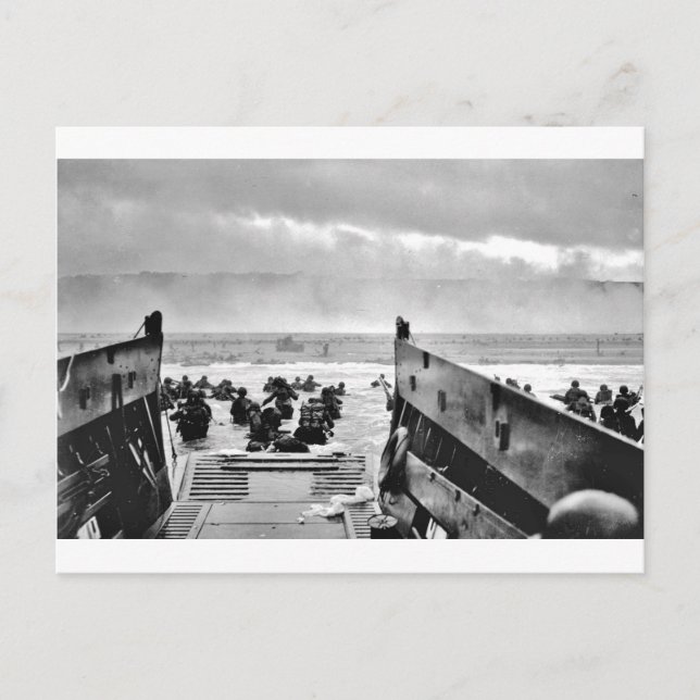 LCIs Soldiers Wading Ashore Postkarte (Vorderseite)