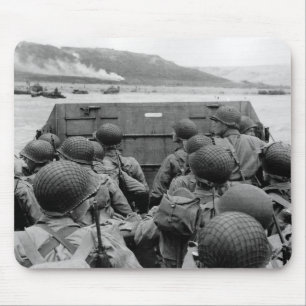LCVP Landungsboot, das Omaha-Strand sich nähert Mousepad