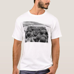 LCVP Landungsboot, das Omaha-Strand sich nähert T-Shirt