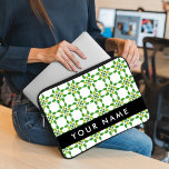 Leaf-Muster, grüne Blätter, Ihr Name Laptopschutzhülle<br><div class="desc">Elegantes,  stilvolles und raffiniertes Muster mit grünen Blätter. Moderne und trendige Geschenke,  perfekt für den Naturliebhaber in Ihrem Leben. Personalisieren Sie diese durch Hinzufügen von Namen,  Spitznamen,  Monogramm oder Initialen.</div>