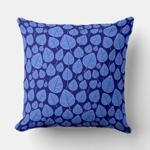 Leaf Pattern 02 - Baby Blue on Deep Navy Kissen