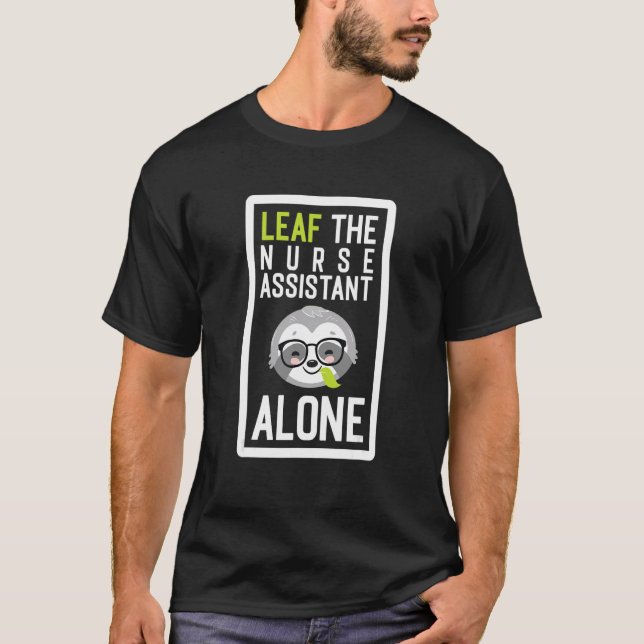 Leaf the Nurse Assistant Alone Funny Aide Sloth Id T-Shirt (Vorderseite)