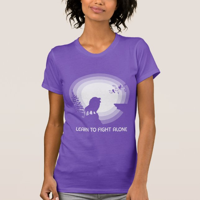 Learn to Fight Alone – Lion Under Moonlight T-Shirt (Vorderseite)