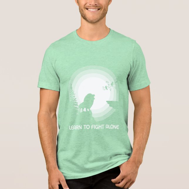 Learn to Fight Alone – Lion Under Moonlight Tri-Blend Shirt (Vorderseite)