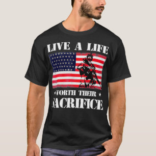 Lebe ein Leben, das ihr Opfer wert ist. Veterans D T-Shirt