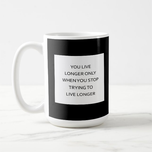 Lebe länger, indem du frei lebst kaffeetasse (Links)