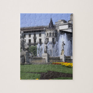 Leben in Spanien die schöne Plaza Cataluna mit Puzzle