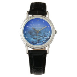 Leben Sie in der aktuellen inspirierenden Runde Armbanduhr