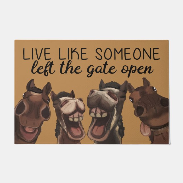 Leben Sie wie jemand, der das Gate Open Horse Verl Fußmatte (Vorderseite)