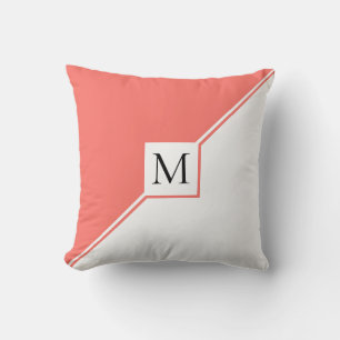 Lebende Korallendreiecke und Monogramm modern Kissen
