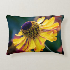 Lebendes Gelbes Helenium mit Lila Zentrum Dekokissen