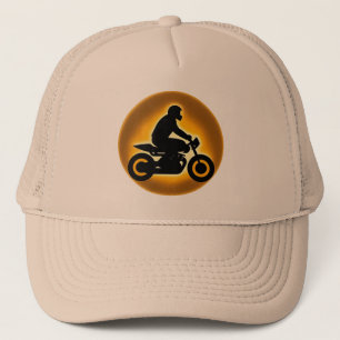 Lebendige Illustration eines Motorradfahrers beim Truckerkappe