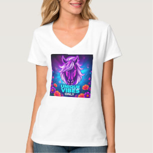Lebendige Neon-Pferd-Illustration mit Blumen T-Shirt