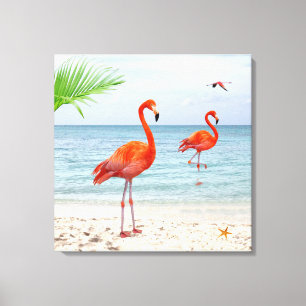 Lebendige rote Flamingos und Palme am Strand Leinwanddruck