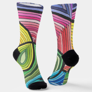 Lebendiger abstrakter Regenbogenwirbel mit geschic Socken