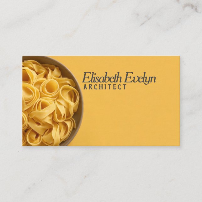 Lebendiger gelber Hintergrund mit Pastaschüssel Visitenkarte (Vorderseite)