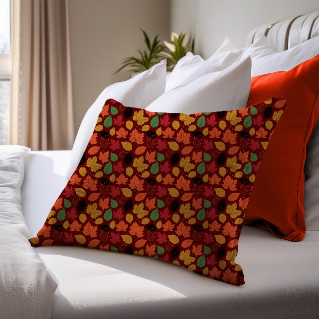 Lebendiger Herbst hinterlässt mehrfarbiges Muster Dekokissen (Vibrant Autumn Leaves Multi-Colored Pattern Accent Pillow)