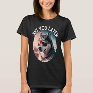 Lebendiger Husky mit Skibrille auf Skipisten T-Shirt