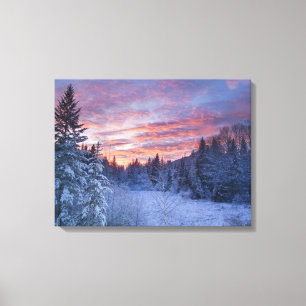 Lebendiger Sonnenuntergang malt den Himmel über wi Leinwanddruck