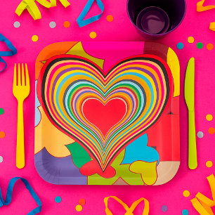 Lebendiges abstraktes Herz mit Regenbogen-Schichte Pappteller
