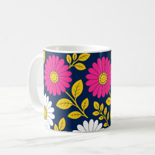 Lebendiges Blumendesign mit Gänseblümchen und gold Kaffeetasse