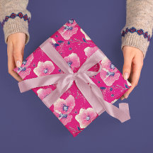 Lebendiges florales Muster in Rosa, Weiß und König