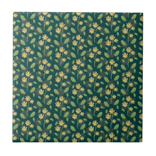 Lebendiges grünes Muster mit gelben Blumen und Blä Fliese