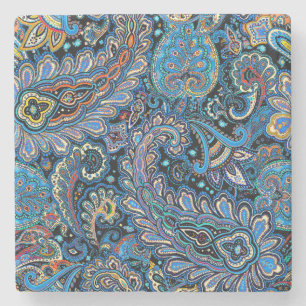 Lebendiges Paisley-Muster in Blau auf Schwarz Steinuntersetzer