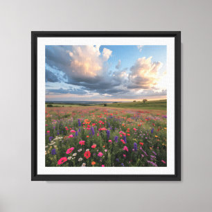 Lebendiges Wildblumenfeld bei Sonnenuntergang Leinwanddruck