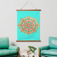 Lebhafte Gold Türkis Blue und Coral Om Mandala