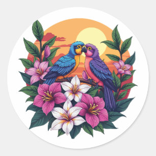 Lebhafte Lovebirds bei Sonnenuntergang mit tropisc Runder Aufkleber