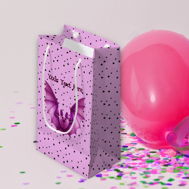 Lebhafte, rosa schwarze schwarze Bassstäbe Kleine Geschenktüte (Vibrant pink flying bat  with little black stars on pink Gothic theme gift bag.)