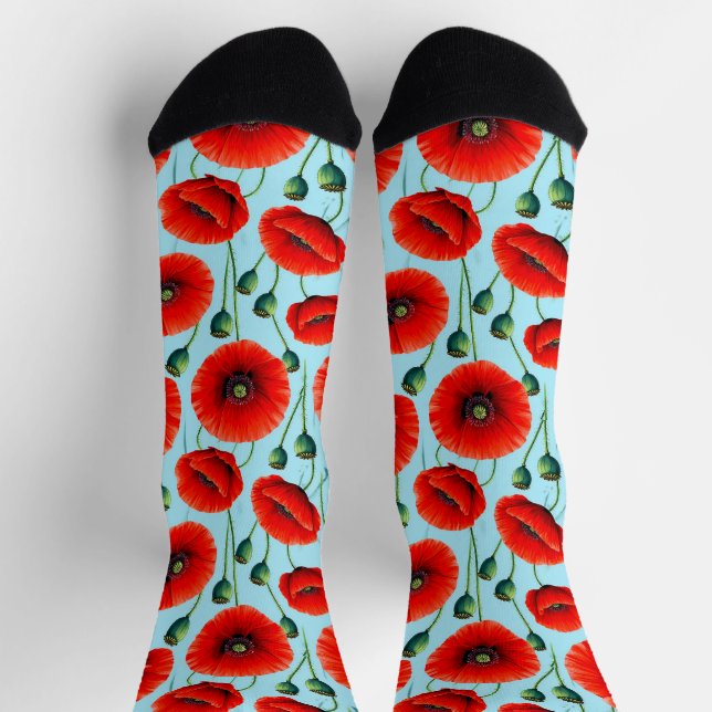 Lebhafte rote Pflaumen auf einem hellblauen Hinter Socken (Oben)