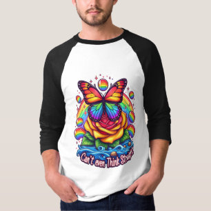 Lebhafte Schmetterlinge auf farbenfroher Rose T-Shirt