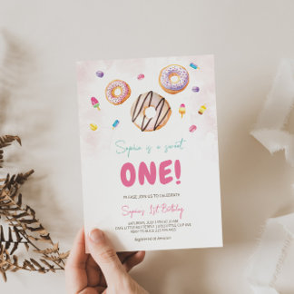 Lebhafte süße Einladung einen Geburtstag