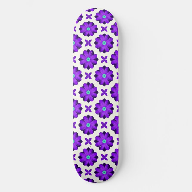 Lebhafte violette Blumen und Leaf-Motive Skateboard (Vorderseite)