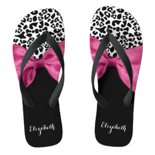 Lebhafter dunkelrosa Flachbanddruck mit Namen Flip Flops