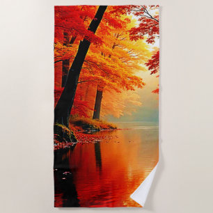 Lebhafter Fluss im Herbst Gold Design Strandtuch